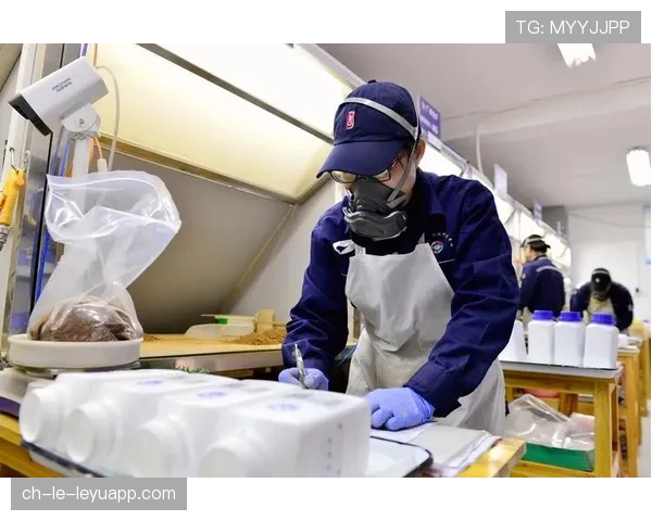 球场土壤取样送到实验室检测，建筑场地的土壤检测取样检测过程中